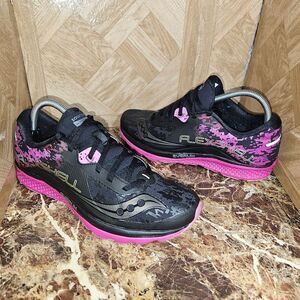 Saucony women's Flexshell Kinvara 8 running shoe size 10